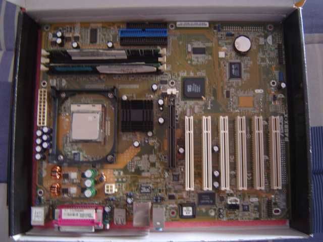 Motherboard Asus P4S8X-X Socket 478 com processador e memoria