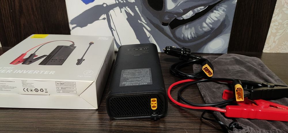 Инвертор Baseus 300 w.