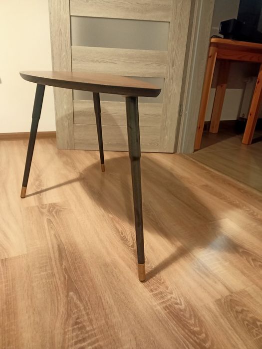 Stolik kawowy kształt liścia