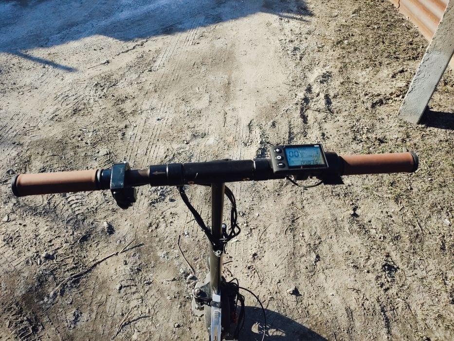 KUGOO M4 — Электросамокат, исправен, без зарядки, с модернизацией.