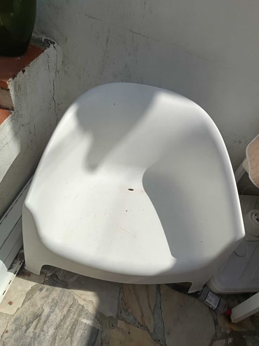 Cadeira de jardim com muito pouco uso