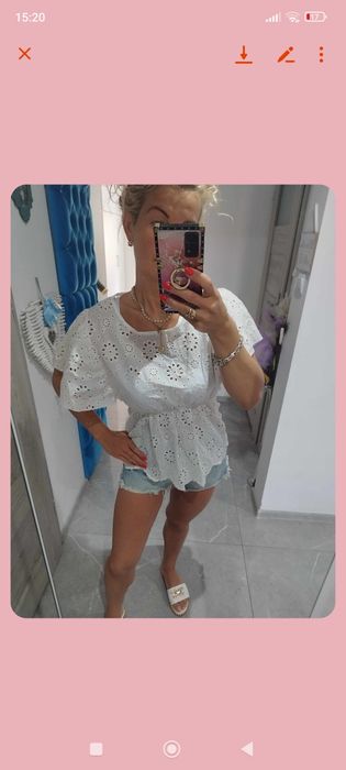 Biała bluzka haftowana