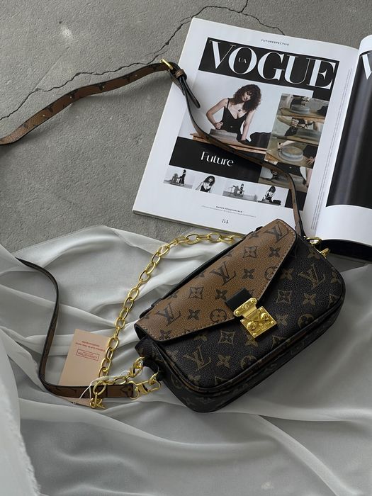 Сумка Louis Vuitton Pochette Metis East West
Monogram