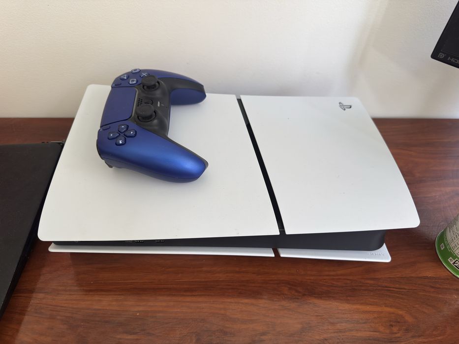 Playstation 5 Slim cd 1tb + 2 comandos