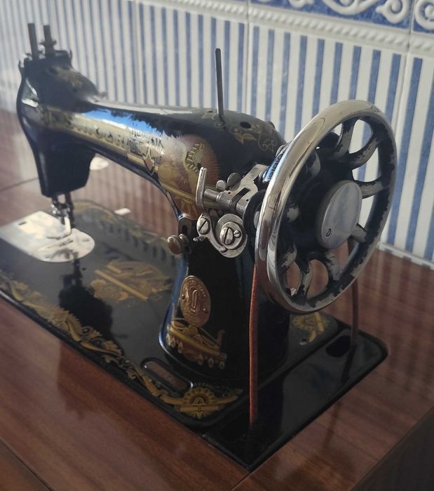 Máquina de Costura Antiga SINGER (Centenária - 1926) – Peça de Coleção / Decoração
