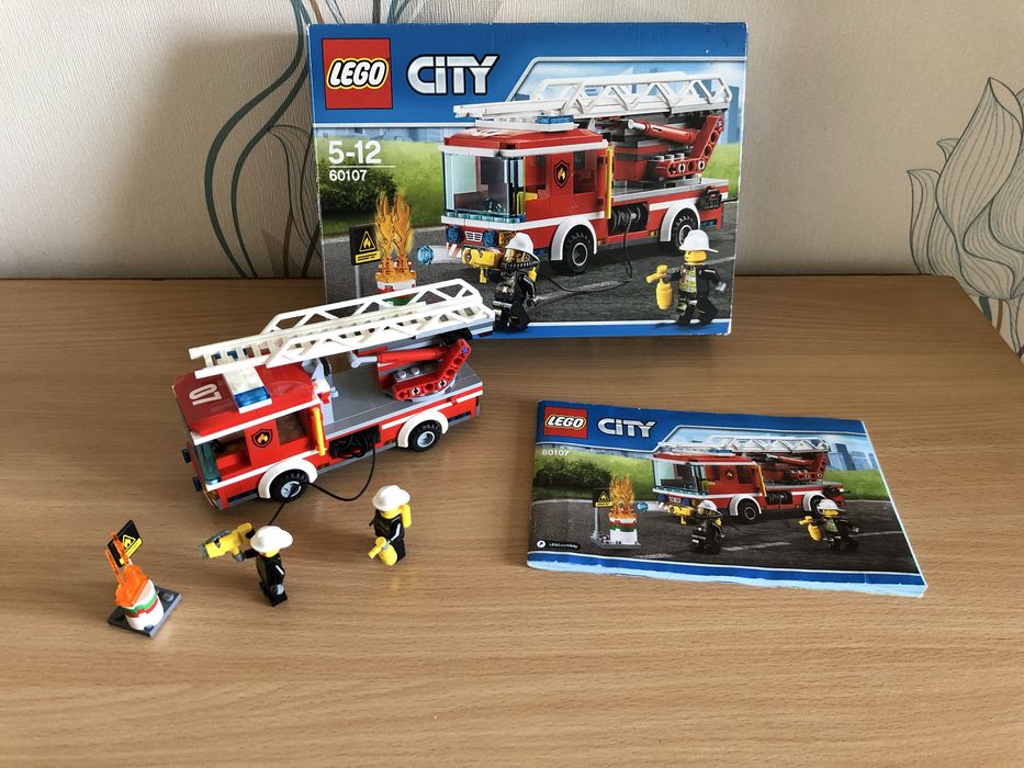 Lego city Пожежна машина з драбиною 60107