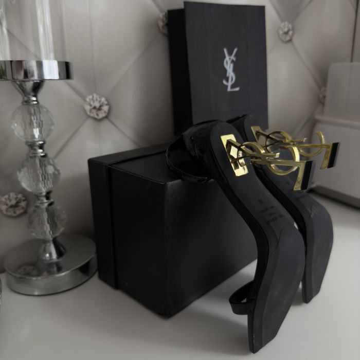 Sandałki YSL lakierowane