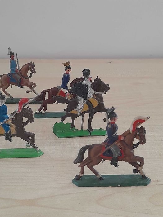 Stare kolekcjonerskie żołnierzyki konna-7szt