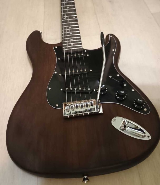 Электрогитара типа Stratocaster
