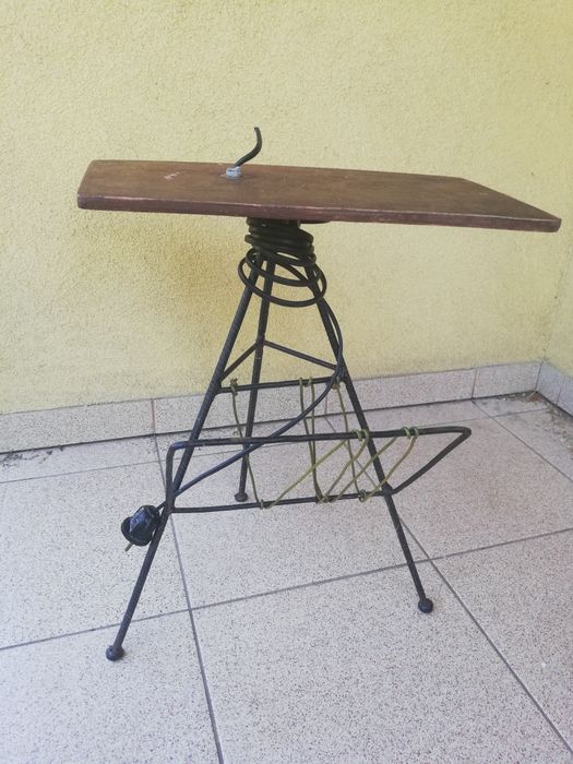 PRL. Stara lampa z  gazetownikiem, loft, vintage.
