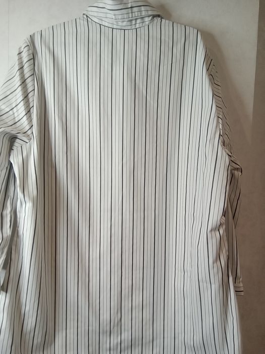 Koszula damska w paski.