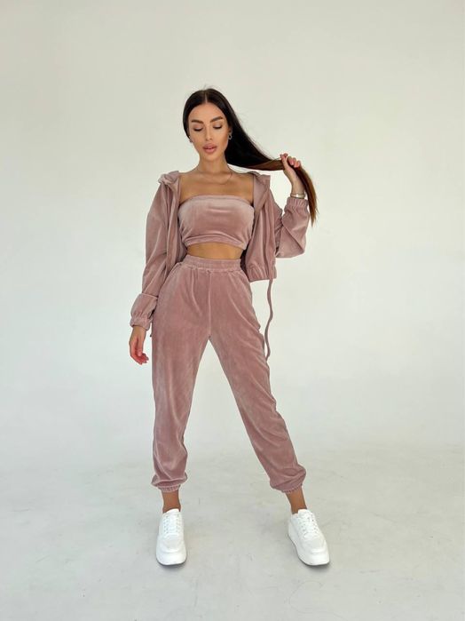 Крутий весняний костюм