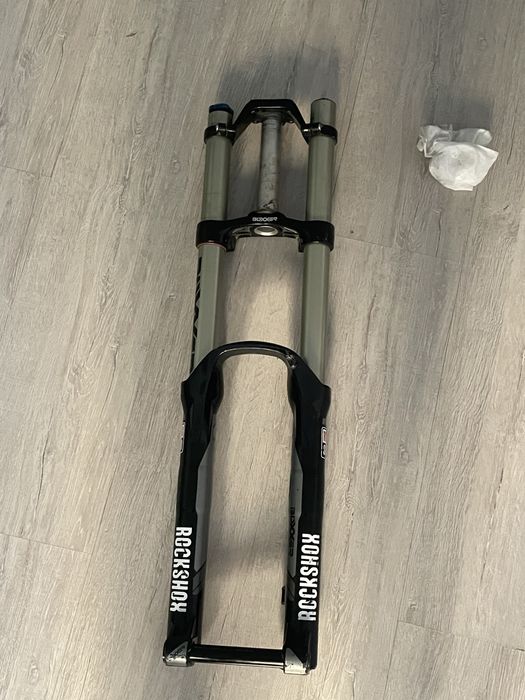 Продам вилку rock shox boxxer r2c2