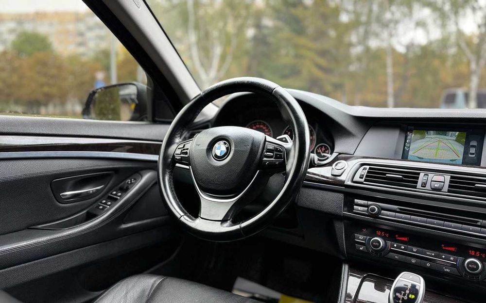 BMW 520I 2012 року