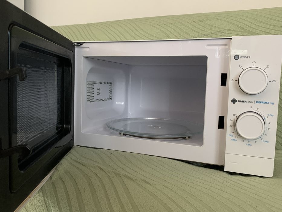 Microondas “Aro”  700W