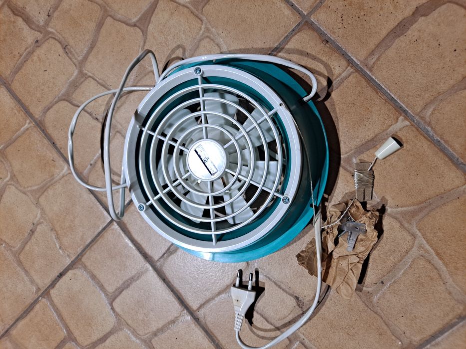 Stary wentylator kanałowy