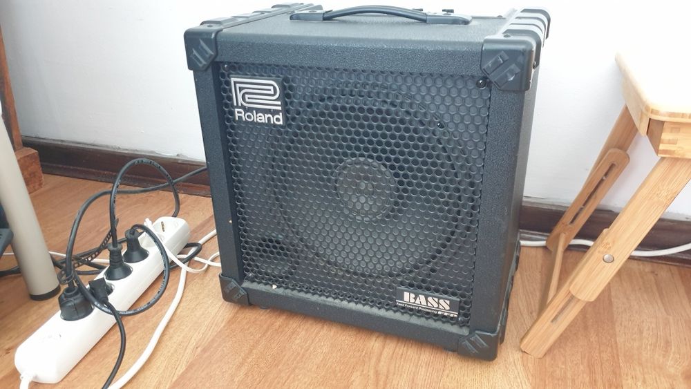 Roland Cube 30 Bass amplificador para baixo eléctrico