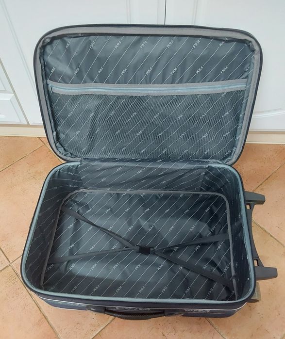 MALA DE VIAGEM DE PORÃO E CADEADO CÓDIGO.Casa,Viagens,Passeio,Mudanças