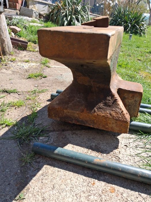 Kowadło kowalskie stare duże 200÷250kg