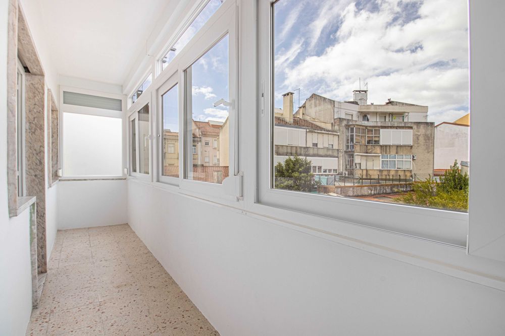 Arrendamento de Apartamento T3 na Rua Dr. Faria de Vasconcelos, nº 5