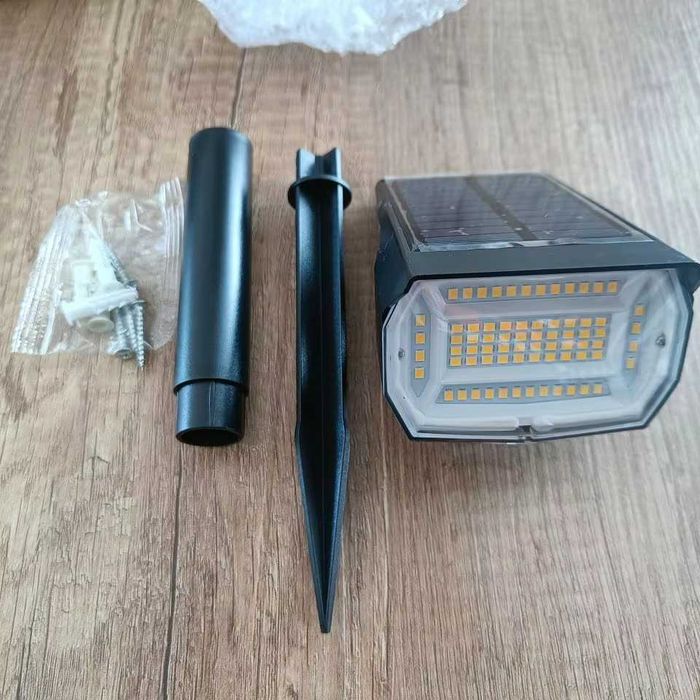 Вуличний садовий світильник на сонячній батареї універсальна підсвітка