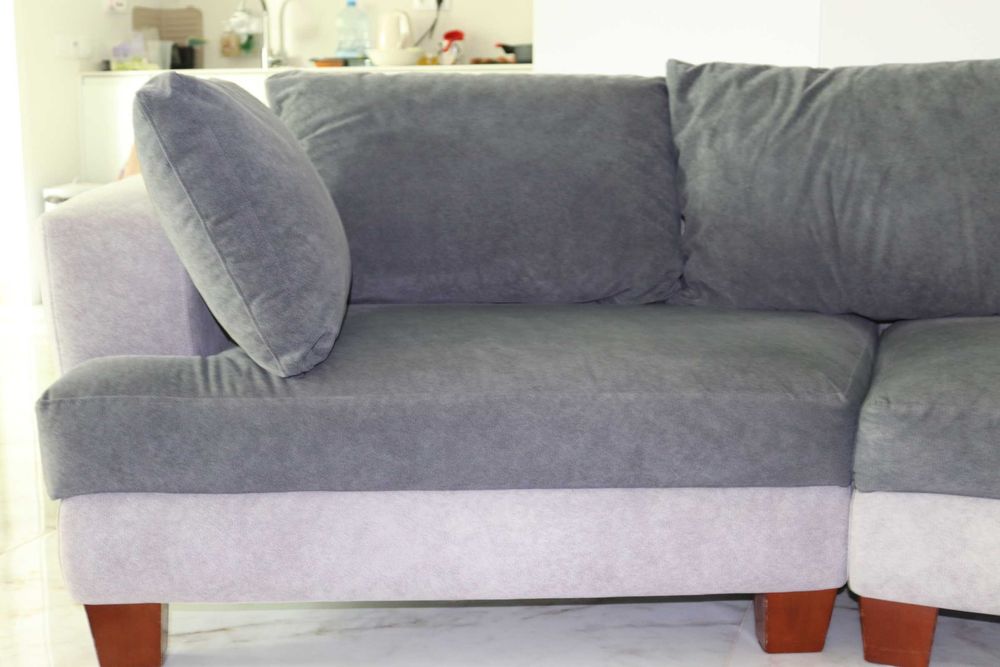 Sofá Cinza com Chaise Longue - Tecido Anti-Arranhadelas