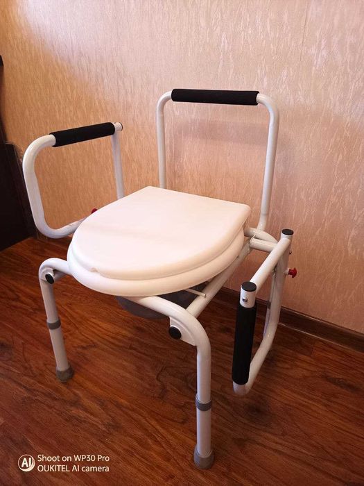Стілець-туалет із регульованими  відкидними підлокітниками-стан новий.