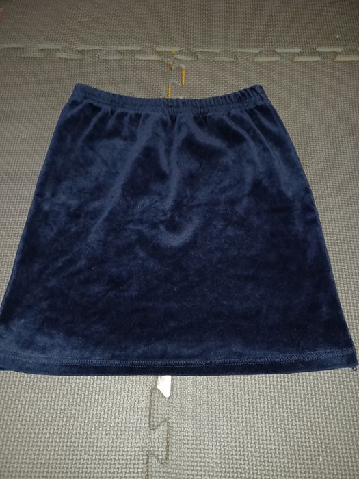 Spódnica welurowa rozmiar 134 cm.
