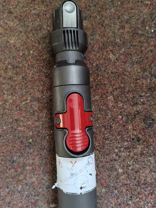 Подовжувальна труба для пилососа Dyson.