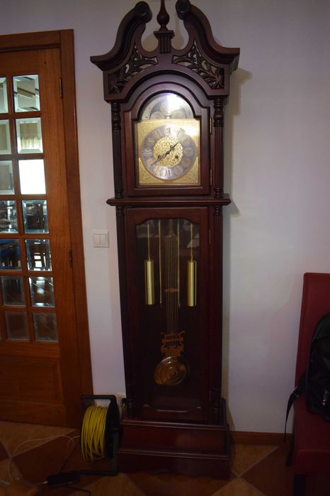 Vendo este belo relogio de sala em muito bom estado