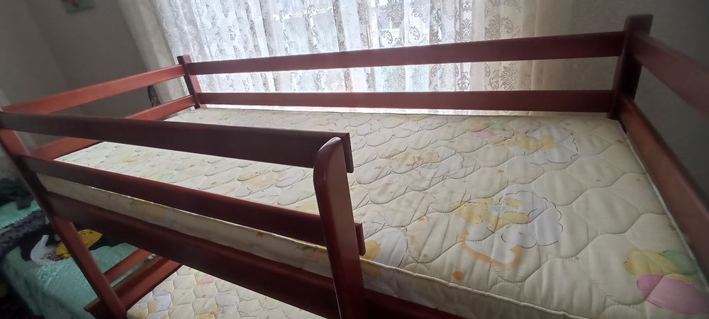Продам двухярусне ліжко