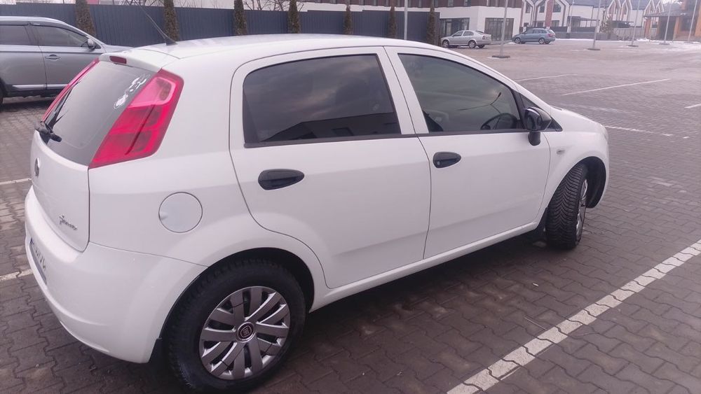 Продам Fiat Grand Punto  2009 1.4 бензин
