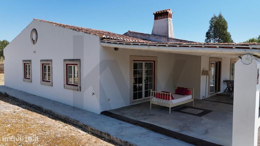 Um Refúgio Exclusivo e Sustentável com Vistas Deslumbrantes em Santaré