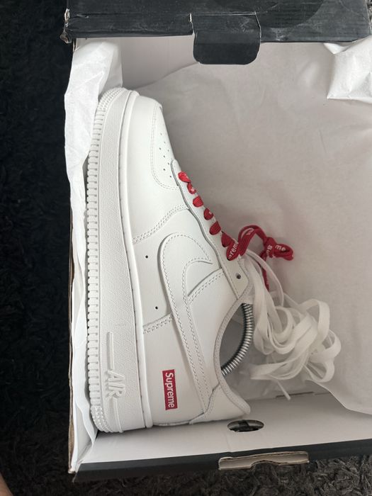 Suprame air force 1 size 42