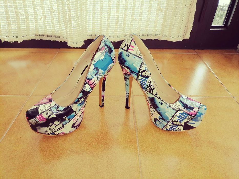 Sapato de tacão alto