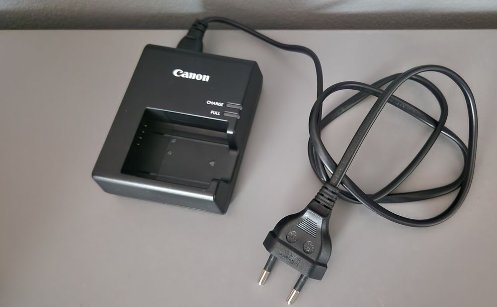 Aparat Canon 2000d plus 2 obiektywy