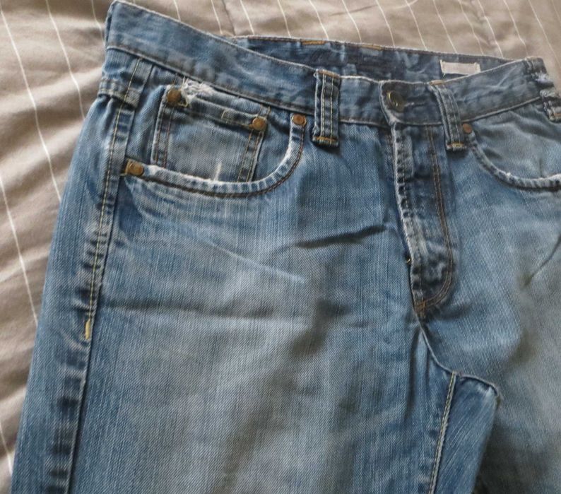 Calças ganga, rasgada, Modelo Strainght Leg Nº 40 -  Marca C&A