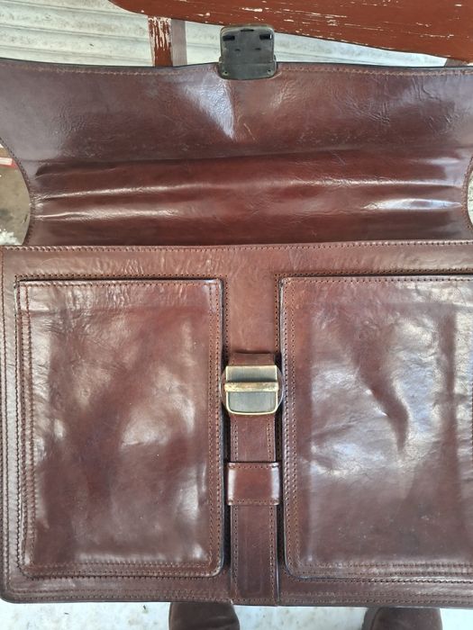Шкіряний портфель.