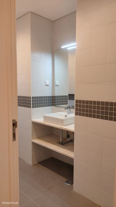 CAMPOLIDE - T3 Renovado com varanda e 2 casa de banho