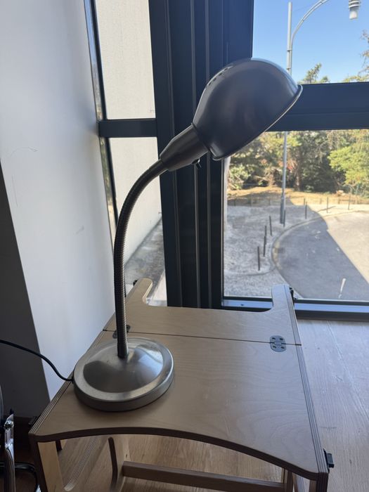 Candeeiro de mesa articulado