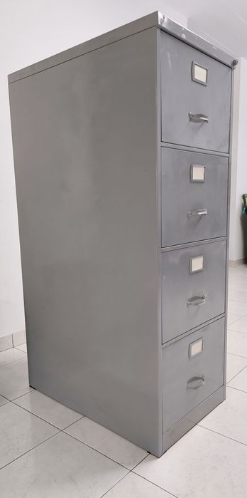 Armário de gavetas antigo, em chapa.
