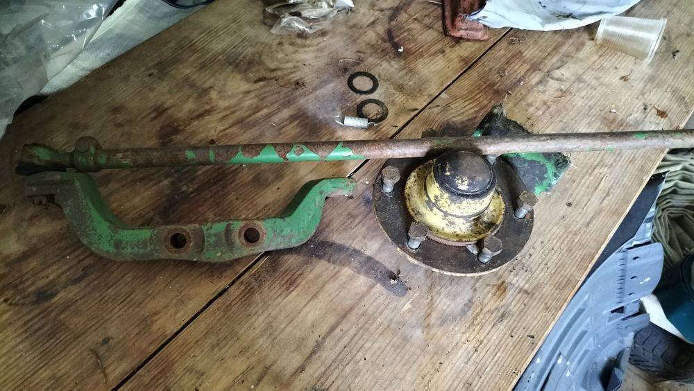 Продам цапфу John Deere 940 945