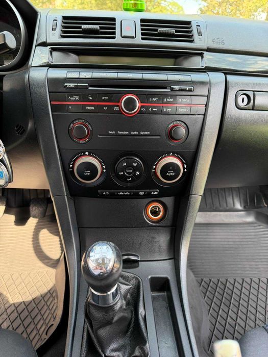 Mazda 3 в хорошем состоянии (1.6 турбо-дизель 2005 год)