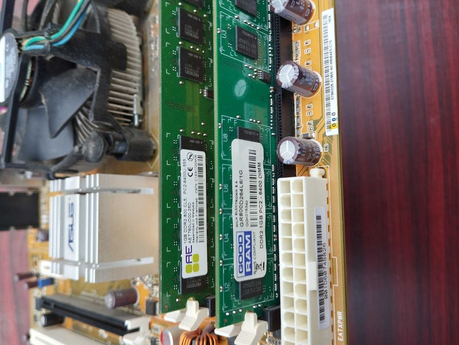 Материнська плата ASUS, оперативка DDR-2, ТВ-тюнер (все б/в)