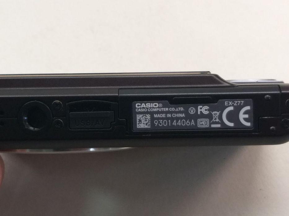 Фотоапарат Casio EX-Z77