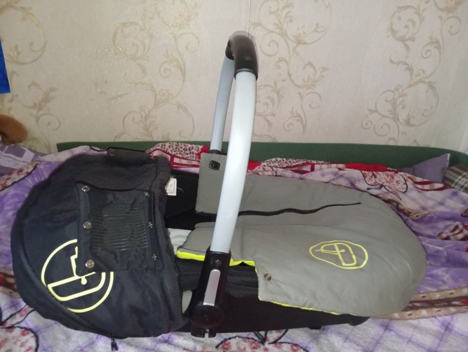 Продам автолюльку Jane 1200 грн