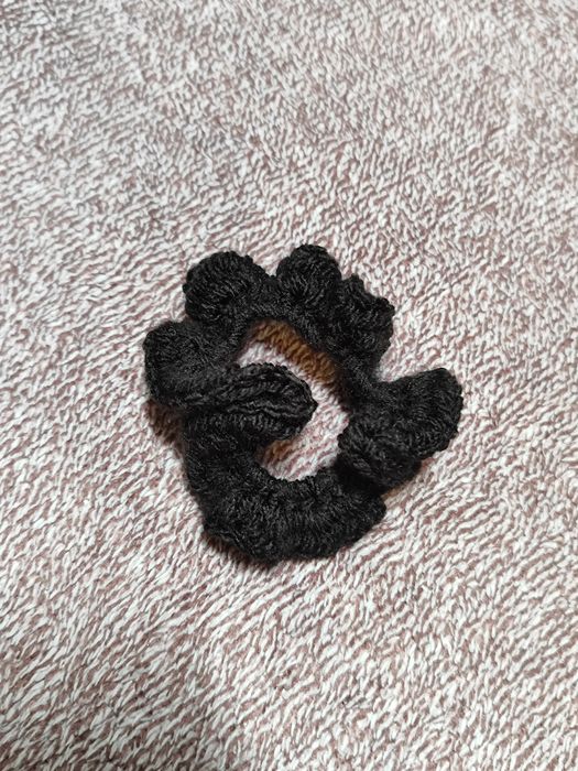 Szydełkowa gumka scrunchie – rękodzieło