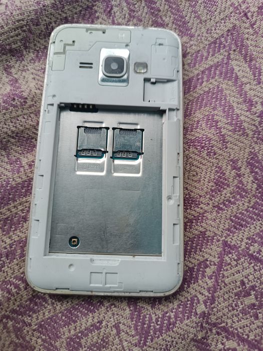 Продаю Samsung galaxy j1 2016