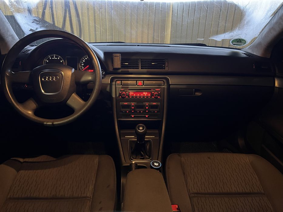 Audi a4b7 2,0 бензин