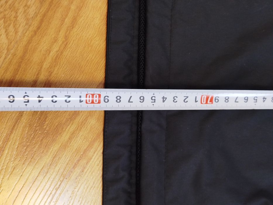 Спортивна вітровка